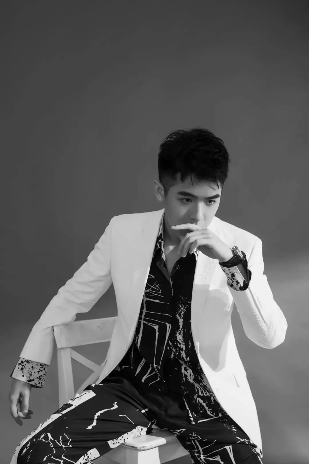 拉近艺人陈信喆获金海鸥影视周"最具人气男演员"奖